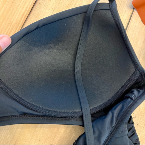 3 One Piece Suits: Black Cut Out Pin Up, Rust Ruffle, Black Low Back ➕ Sarong - Picture 8 of 11